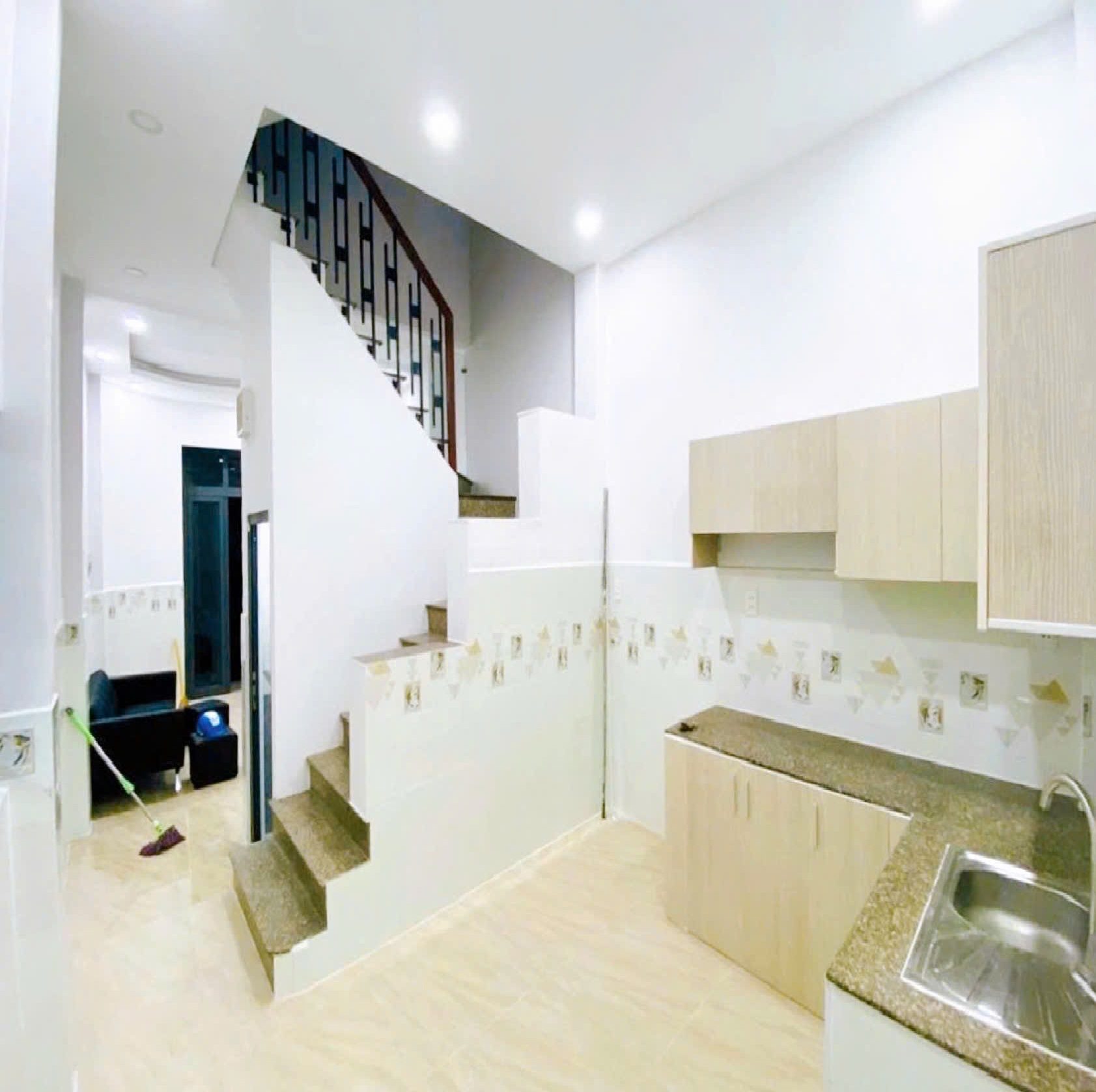 Bán nhà Hẻm xe hơi Cách Mạng Tháng Tám, Quận 10, 3.8 x 11 m, Giá 8.9 tỷ - Ảnh 1